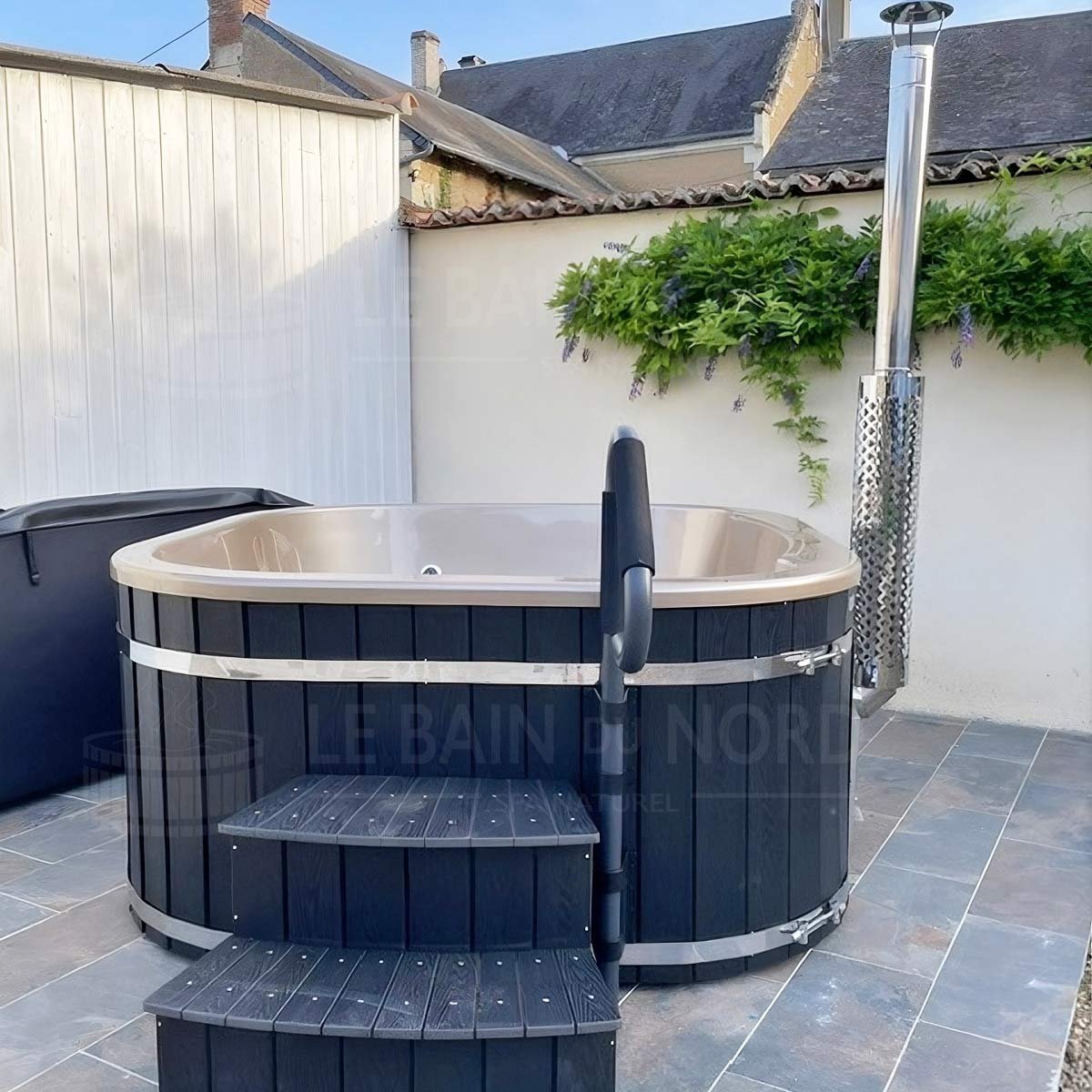 Bain nordique avec cuve or