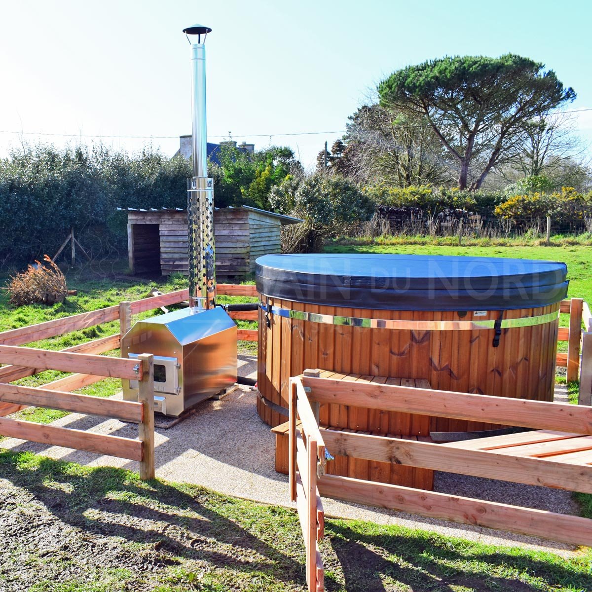 Bain nordique avec habillage bois